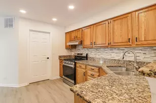 716 Clover Hill Ct, Elk Grove Village, IL 60007 - Photo 9