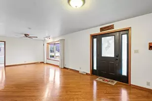 15742 Moody Rd, Oak Lawn, IL 61943 - Photo 9