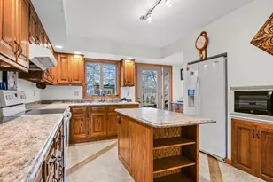 15742 Moody Rd, Oak Lawn, IL 61943 - Photo 13