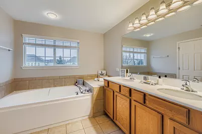 2224 Amelia Lane, Hoffman Estates, IL 60192 - Photo 17