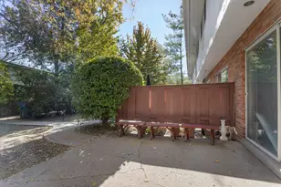 609 Carriage Hill Dr, Glenview, IL 60025 - Photo 15