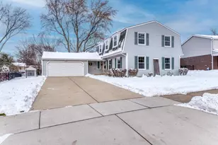 1010 W Haven Dr, Arlington Heights, IL 60005 - Photo 1