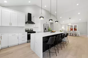 8332 S 77th Ct, Bridgeview, IL 60455 - Photo 7