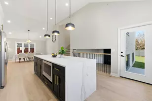 8332 S 77th Ct, Bridgeview, IL 60455 - Photo 9