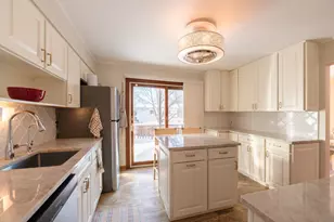 795 Plymouth Rd, Hoffman Estates, IL 60192 - Photo 9