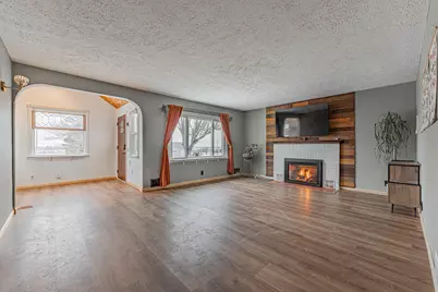 205 E Park Street, Danvers, IL 61732 - Photo 5