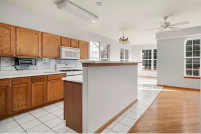 16139 Seneca Lake Circle, Crest Hill, IL 60403 - Photo 5