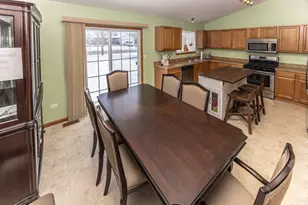 1102 Nikki Ct, Joliet, IL 60431 - Photo 5