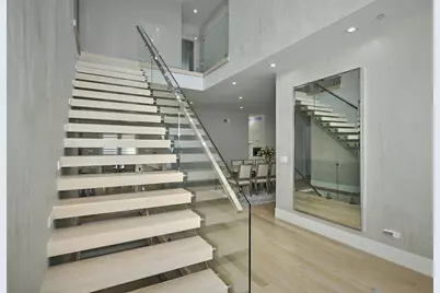 6644 N Knox Avenue, Lincolnwood, IL 60712 - Photo 3