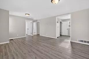 808 Mills Rd, Joliet, IL 60433 - Photo 5