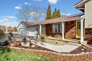 512 Norton Dr, Oak Lawn, IL 61943 - Photo 3