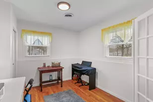 512 Norton Dr, Oak Lawn, IL 61943 - Photo 9