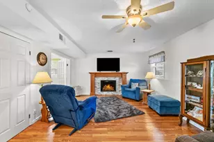 512 Norton Dr, Oak Lawn, IL 61943 - Photo 5