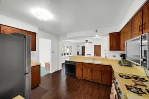 511 W Arquilla Dr, Glenwood, IL 60425 - Photo 9