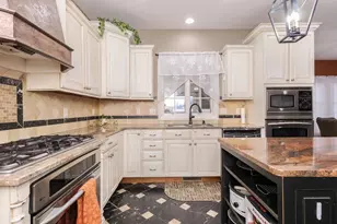 6 Stonebrook Ct, Bloomington, IL 61704 - Photo 9