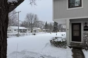 529 Pheasant Ct, Grayslake, IL 60030 - Photo 3