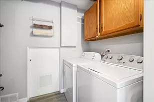 711 Carriage Hill Dr, Glenview, IL 60025 - Photo 21