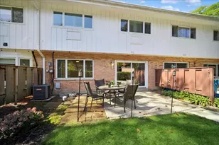 711 Carriage Hill Dr, Glenview, IL 60025 - Photo 19