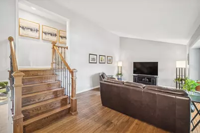 711 Carriage Hill Drive, Glenview, IL 60025 - Photo 3