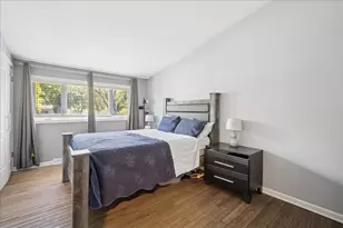 711 Carriage Hill Dr, Glenview, IL 60025 - Photo 9