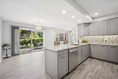 711 Carriage Hill Drive, Glenview, IL 60025 - Photo 11