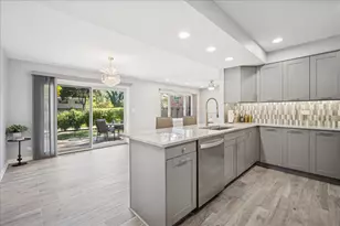 711 Carriage Hill Dr, Glenview, IL 60025 - Photo 11