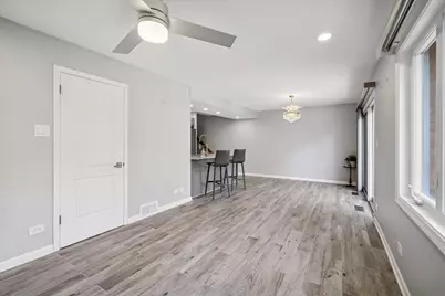 711 Carriage Hill Drive, Glenview, IL 60025 - Photo 15