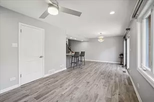 711 Carriage Hill Dr, Glenview, IL 60025 - Photo 15