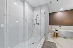 146 W Erie St, Chicago, IL 60654 - Photo 13