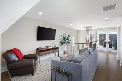 932 E Chicago Avenue, Naperville, IL 60540 - Photo 43