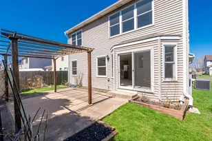 641 W Huron Hills Trail, Round Lake Heights, IL 60073 - Photo 11