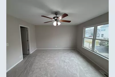 641 W Huron Hills Trail, Round Lake Heights, IL 60073 - Photo 3