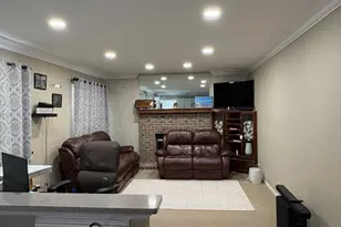 1375 Burnett Dr, Aurora, IL 60502 - Photo 9