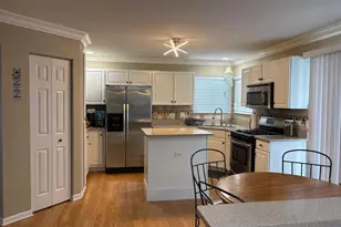 1375 Burnett Dr, Aurora, IL 60502 - Photo 7