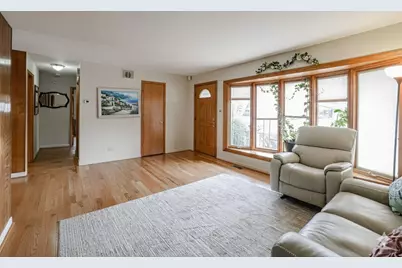 370 E Elk Grove Boulevard, Elk Grove Village, IL 60007 - Photo 3