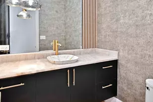 2410 White Oak Dr, Northbrook, IL 60062 - Photo 15