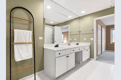 3806 W Devon Avenue, Lincolnwood, IL 60712 - Photo 17