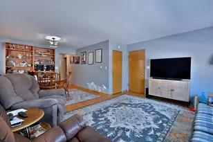 5555 N Mango Ave, Chicago, IL 60630 - Photo 5