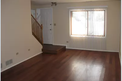 429 Pacific Court, Wheeling, IL 60090 - Photo 5