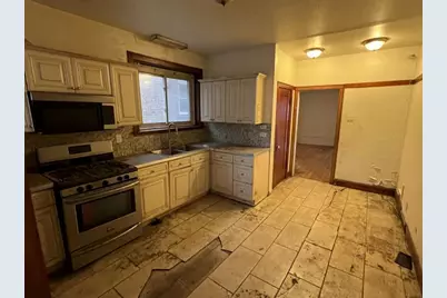 8240 S Clyde Avenue, Chicago, IL 60617 - Photo 11