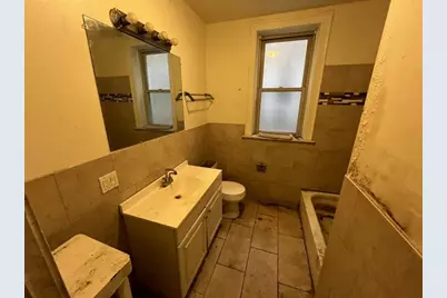 8240 S Clyde Avenue, Chicago, IL 60617 - Photo 15