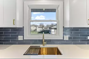 8409 Newland Ave, Burbank, IL 60459 - Photo 11