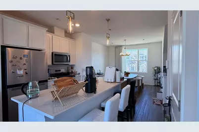 2008 Yellowstone Boulevard #2008, Mundelein, IL 60060 - Photo 7