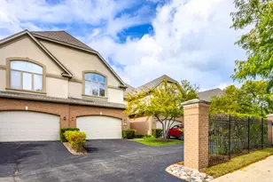 842 N Maple Ave, Palatine, IL 60067 - Photo 1