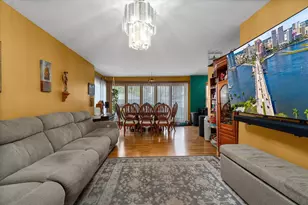 719 N President St, Wheaton, IL 60187 - Photo 5