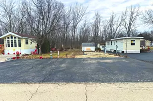 124 Tully Rd, Wilmington, IL 60481 - Photo 1