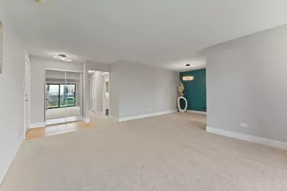 813 E Carriage Lane #5, Palatine, IL 60074 - Photo 3