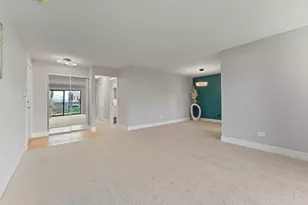 813 E Carriage Ln, Palatine, IL 60074 - Photo 3