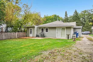 27630 N Hickory St, Island Lake, IL 60042 - Photo 23