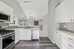303 Stillwater Ct, Wauconda, IL 60084 - Photo 7